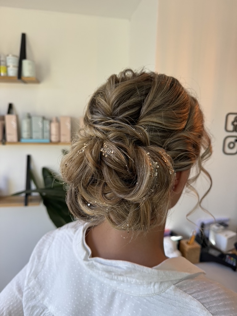 Chignon élégant réalisé chez Carré B coiffure