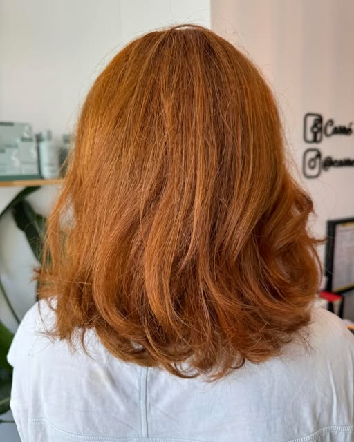 Chevelure rousse flamboyante réalisée au salon